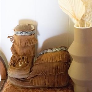 Moccasin boots